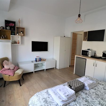 בוקרשט Lovely City Center Apartment - Free Minibar מראה חיצוני תמונה