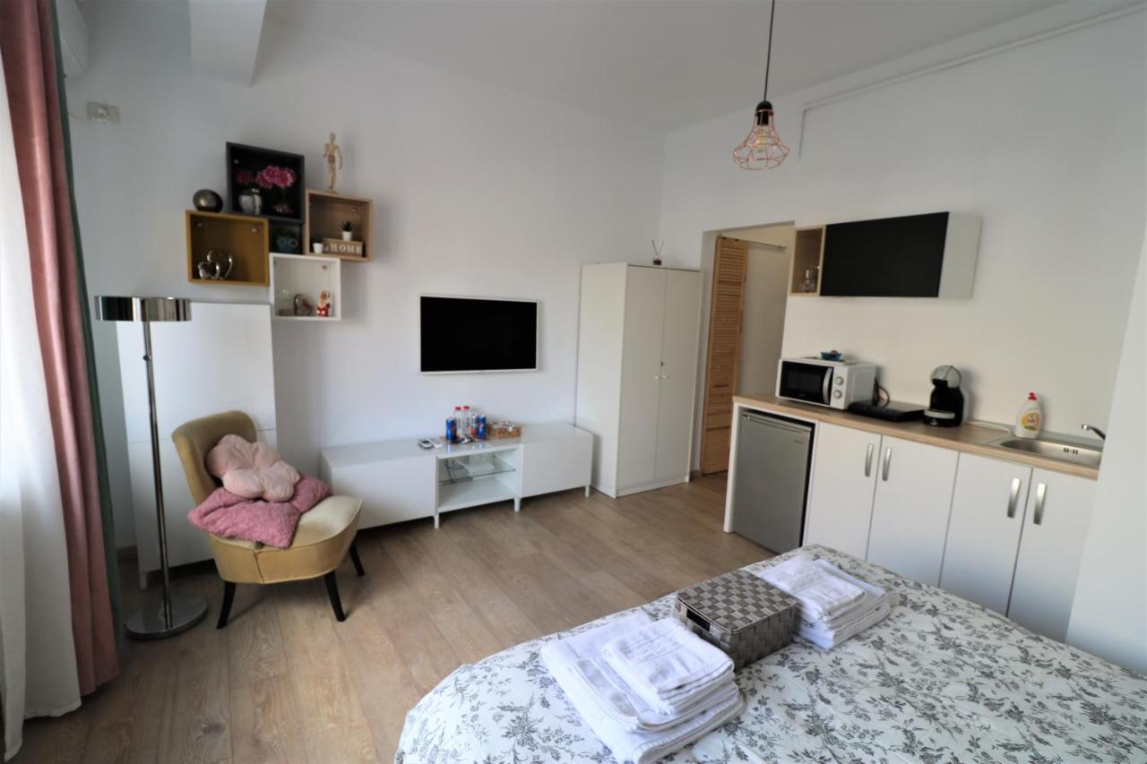 בוקרשט Lovely City Center Apartment - Free Minibar מראה חיצוני תמונה