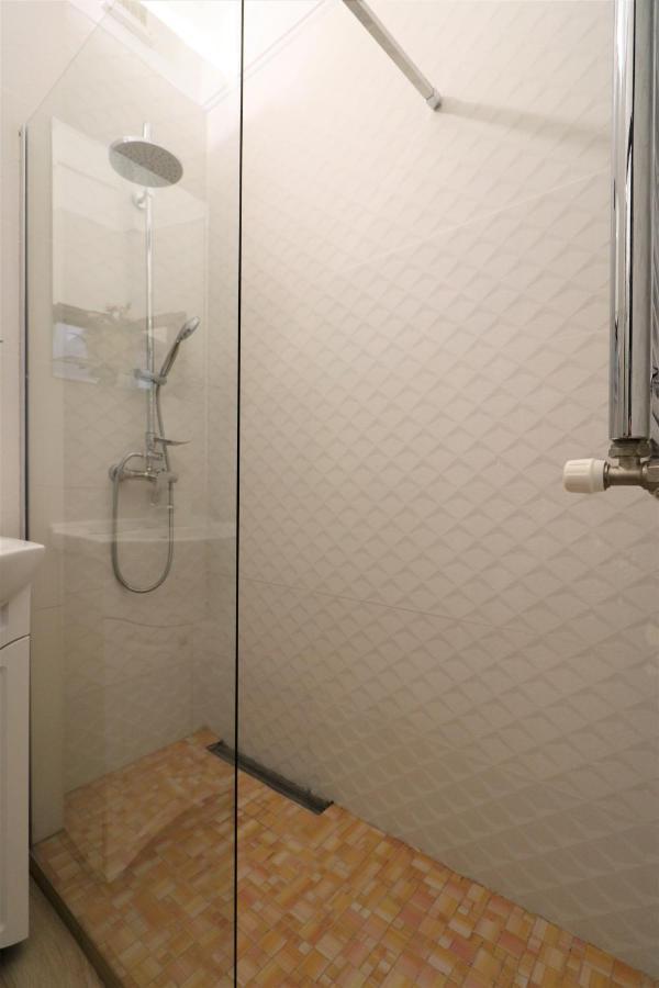 בוקרשט Lovely City Center Apartment - Free Minibar מראה חיצוני תמונה